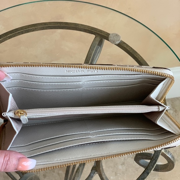 Michael Kors Handbag and Wallet Set - Picture 7 of 10